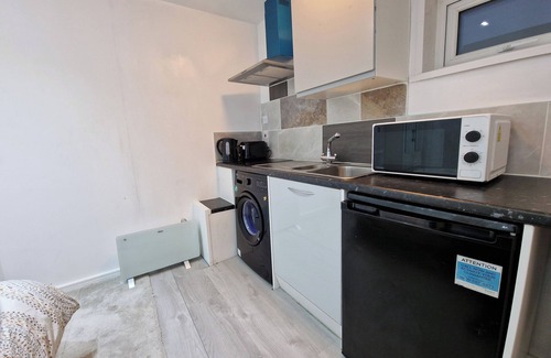 Bilston Apartamento | Sunset View Retreat in Wednesbury fr WiFi car park