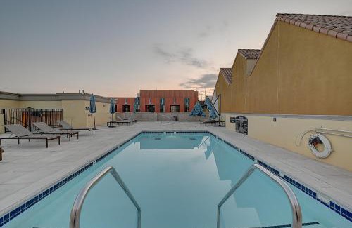 Pico Apartamento | Sunset View Retreat in Santa Monica
