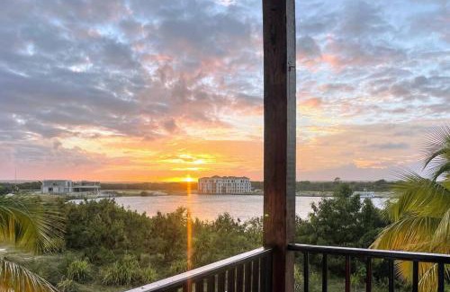 Cap Cana Marina Apartamento | Sunset View, Walk to Pool, Hot Tub, Dining, Shops
