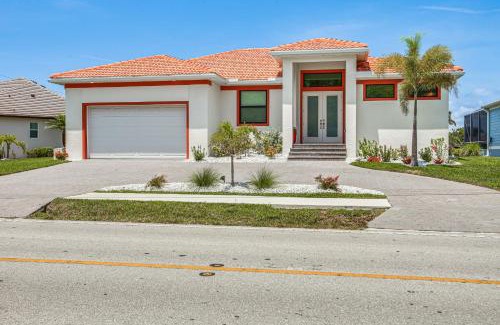 Punta Gorda Casa | Sunset Views and Dock Canal-Front Punta Gorda Home!