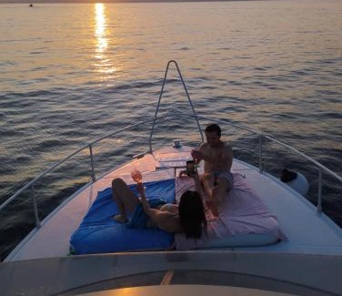 Golfe Juan Alquiler De Eote | SUNSET YACHT ROOFTOP à GOLFE JUAN
