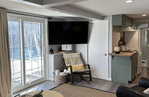Waveland Condominio | Sunsets and sunrises moments away. 5 min walk to Sandy Nantasket Beach.