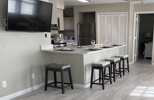 Florida Ridge Condominio | Sunsets and Tennis Views! Totally remodeled condo with private deck