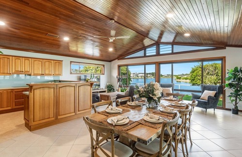 Yamba Casa | Sunsets at 101 | Pet Friendly Waterfront