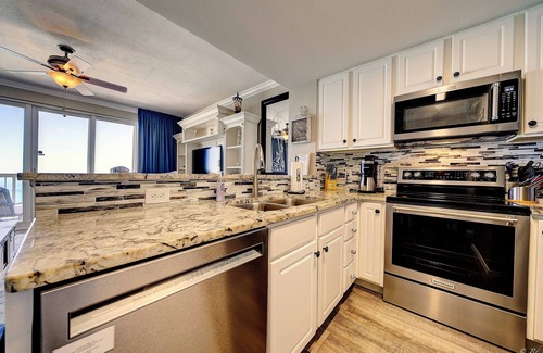 Thomas Drive Condominio | Unidad Seychelles 706, un dormitorio con literas, dos baños