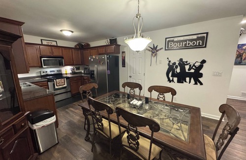 Shepherdsville Casa | Sunsets on Bourbon Street! Waterfront views!