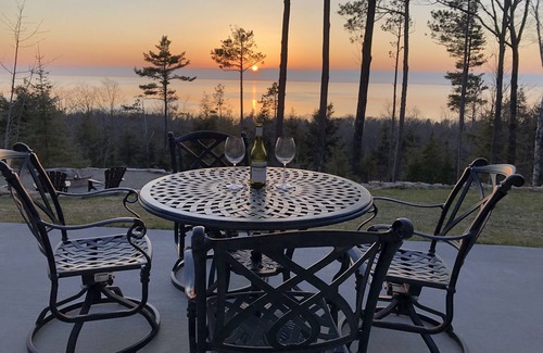 Sturgeon Bay Casa | PUESTA DEL SOL EN EL BLUFF! ¡NUEVA CONSTRUCCIÓN! Vista al agua!