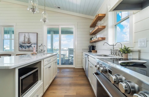 The Point Casa | Sunsets over the Sound, Poolside Luxury, steps away to The Point, diamond of the