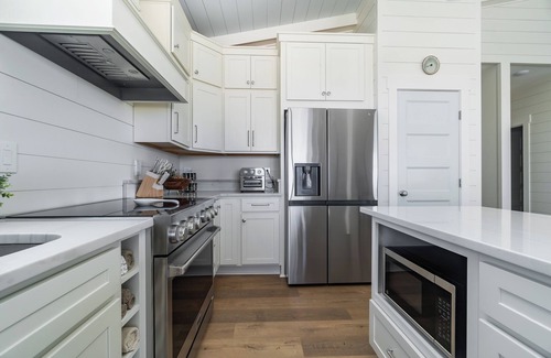 The Point Casa | Sunsets over the Sound, Poolside Luxury, steps away to The Point, diamond of the