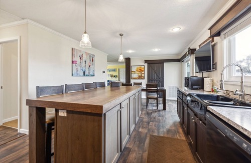 Port Clinton Casa | Sunsets & Serenity: Port Clinton Waterfront Stay 3 Bedroom Home