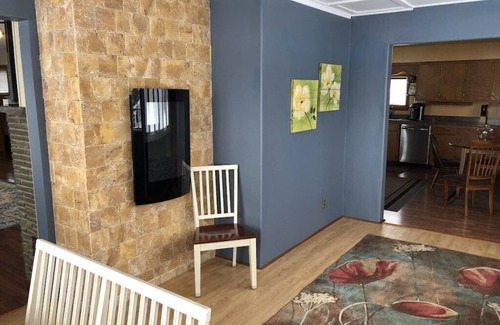 Cuba Casa | Sunsets & Skiing- Lake Front Rental House on Cuba Lake