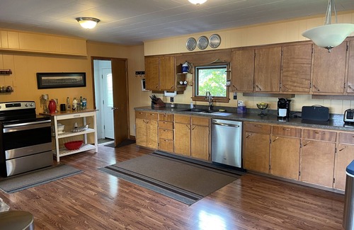 Cuba Casa | Sunsets & Skiing- Lake Front Rental House on Cuba Lake
