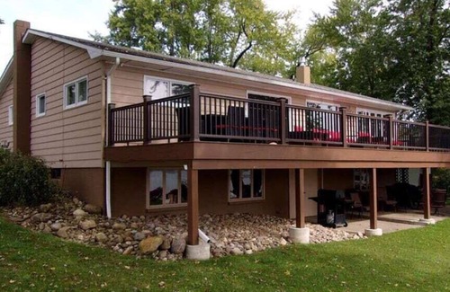Cuba Casa | Sunsets & Skiing- Lake Front Rental House on Cuba Lake