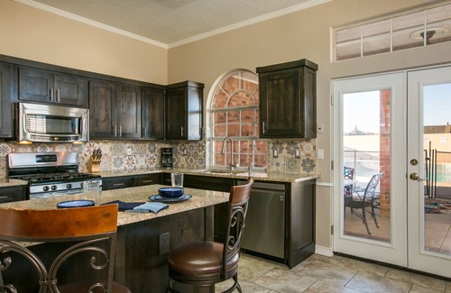 Westside Casa | Sunshine and Pool time -NO PARTIES ALLOWED-