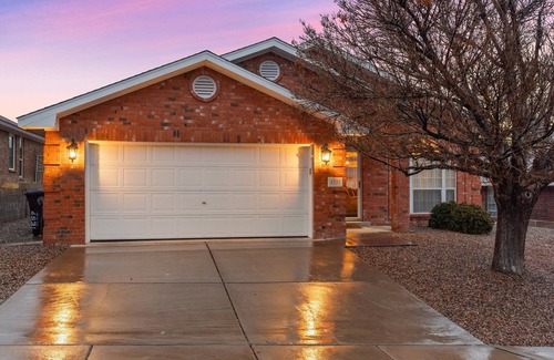 Westside Casa | Sunshine and Pool time -NO PARTIES ALLOWED-