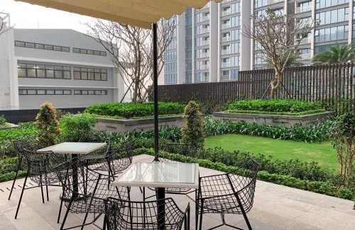 Ngoc Khanh Apartamento | Sunshine Balcony Apartment in VINHOMES METROPOLIS near Lotte Hanoi
