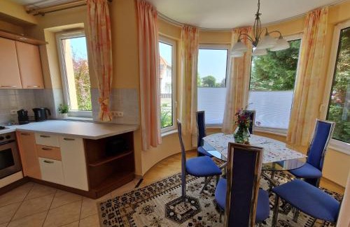 Szantod Casa | Sunshine Beach House, DIREKT AM SEE, eigenes BOOT, Garten, Grill, WLAN