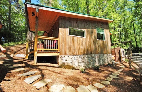 Weaverville Cabaña | Sunshine Daydream Cottage-Natural Setting in Town
