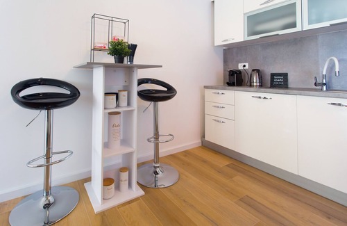 Okrug Gornji Apartamento | Sunshine Deluxe 80m2 Apartment With Pool, 50 m2 Garden Lounge and Outdoor Space