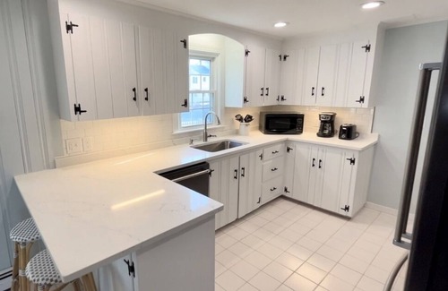 Salisbury Casa | Sunshine House steps from Beach!