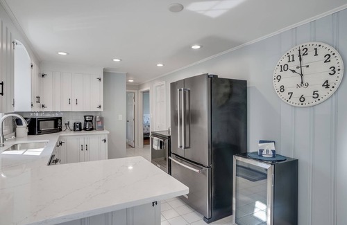 Salisbury Casa | Sunshine House steps from Beach!