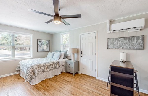 College Hills Estates Hotel | Sunshine House Texas Hideaway