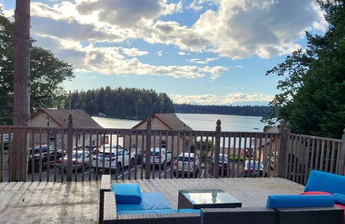 Tillicum Casa | Sunshine Lakeview House- Pet Friendly!