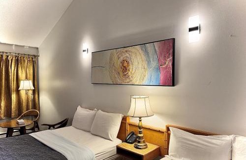 Gibsons Hotel | Sunshine Lodge Inn