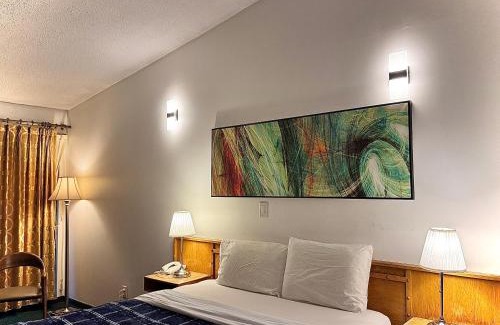 Gibsons Hotel | Sunshine Lodge Inn