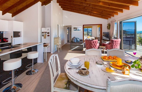Raglan Cabaña | Sunshine Lookout - Raglan Holiday Home