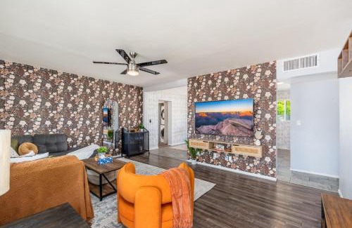 New Papago Parkway Casa | Sunshine Oasis! Heated Pool, Mini Golf, Sleeps 12