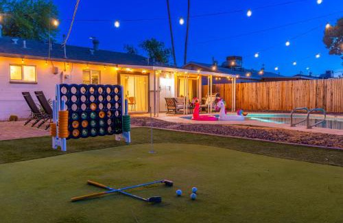 New Papago Parkway Casa | Sunshine Oasis! Heated Pool, Mini Golf, Sleeps 12