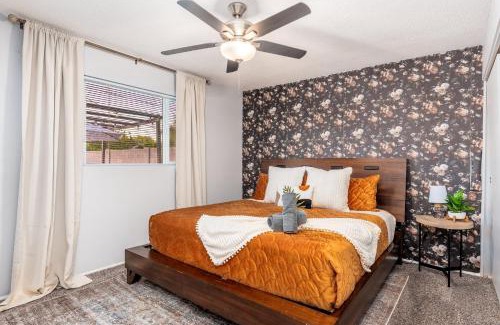 New Papago Parkway Casa | Sunshine Oasis! Heated Pool, Mini Golf, Sleeps 12