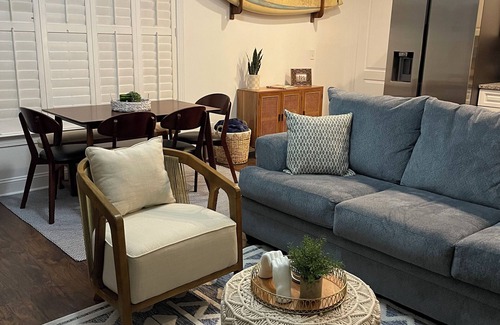 Saint Simons Island Casa | SUNSHINE ON PINE : Coastal Casual Cottage : Mid-Island : Family-Friendly