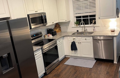 Saint Simons Island Casa | SUNSHINE ON PINE : Coastal Casual Cottage : Mid-Island : Family-Friendly