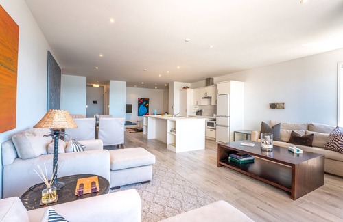 Onetangi Apartamento | Sunshine on The Beach at The Sands