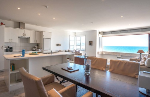 Onetangi Apartamento | Sunshine on The Beach at The Sands
