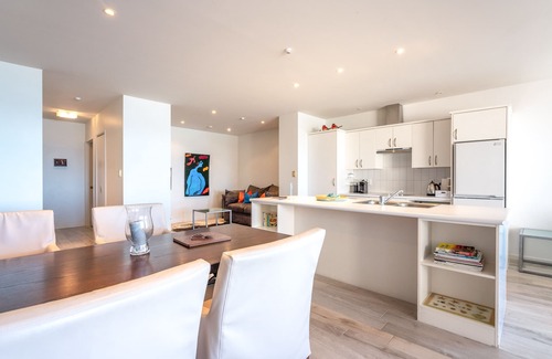 Onetangi Apartamento | Sunshine on The Beach at The Sands