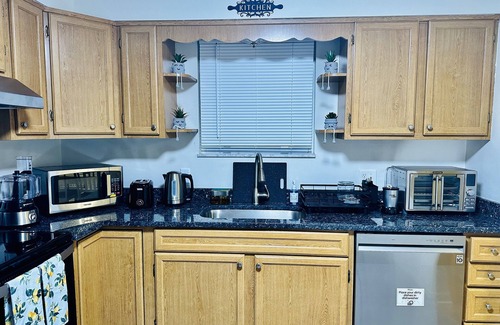 West Chester Casa | Sunshine Palace Charming Tri-Level House with game room and large backyard!