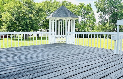 West Chester Casa | Sunshine Palace Charming Tri-Level House with game room and large backyard!