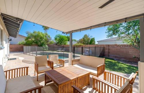 Crown Heights Casa | Sunshine, Paradise Escape! Private Pool, Sleeps 12