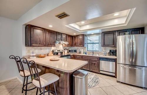 Caloosahatchee Casa | Sunshine POOL Cape Coral Home Centrally Located Great Outdoor Space