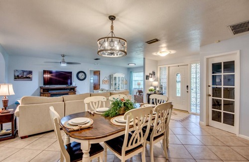 Caloosahatchee Casa | Sunshine POOL Cape Coral Home Centrally Located Great Outdoor Space