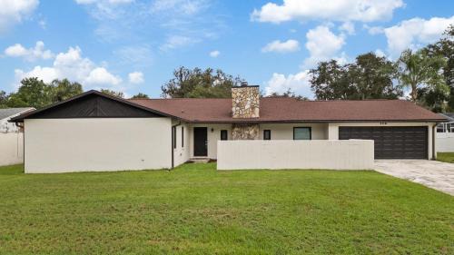 Brandon Casa | Sunshine State Retreat Luxury Pool Home