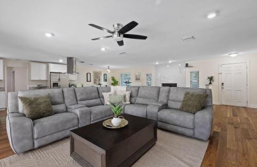 Brandon Casa | Sunshine State Retreat Luxury Pool Home