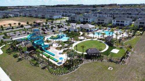 Four Corners Casa | Sunshine state scape 5BR, walkable to waterpark