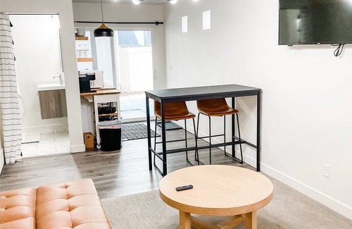 American Fork Casa | Sunshine Travelers Minimalist Getaway Suite in American Fork