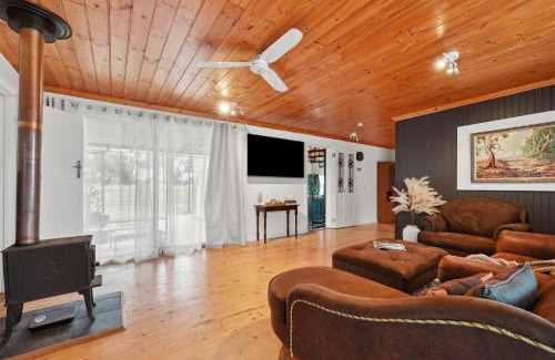 Middleton Casa | Sunshine Villa - 484 Kessell Rd, Middleton