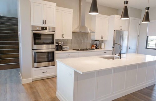 Hurricane Casa | SUNSHINE VILLA..SLEEPS 30, 8 BR, 8 BA, NEW 2023. Pool/Spa, Super nice and Roomy.
