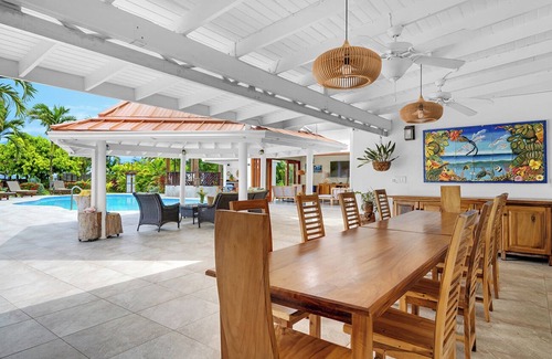 Runaway Bay Villa | Sunspot Beachfront Villa - Piscina - Personal - Me encanta este lugar - 6BR